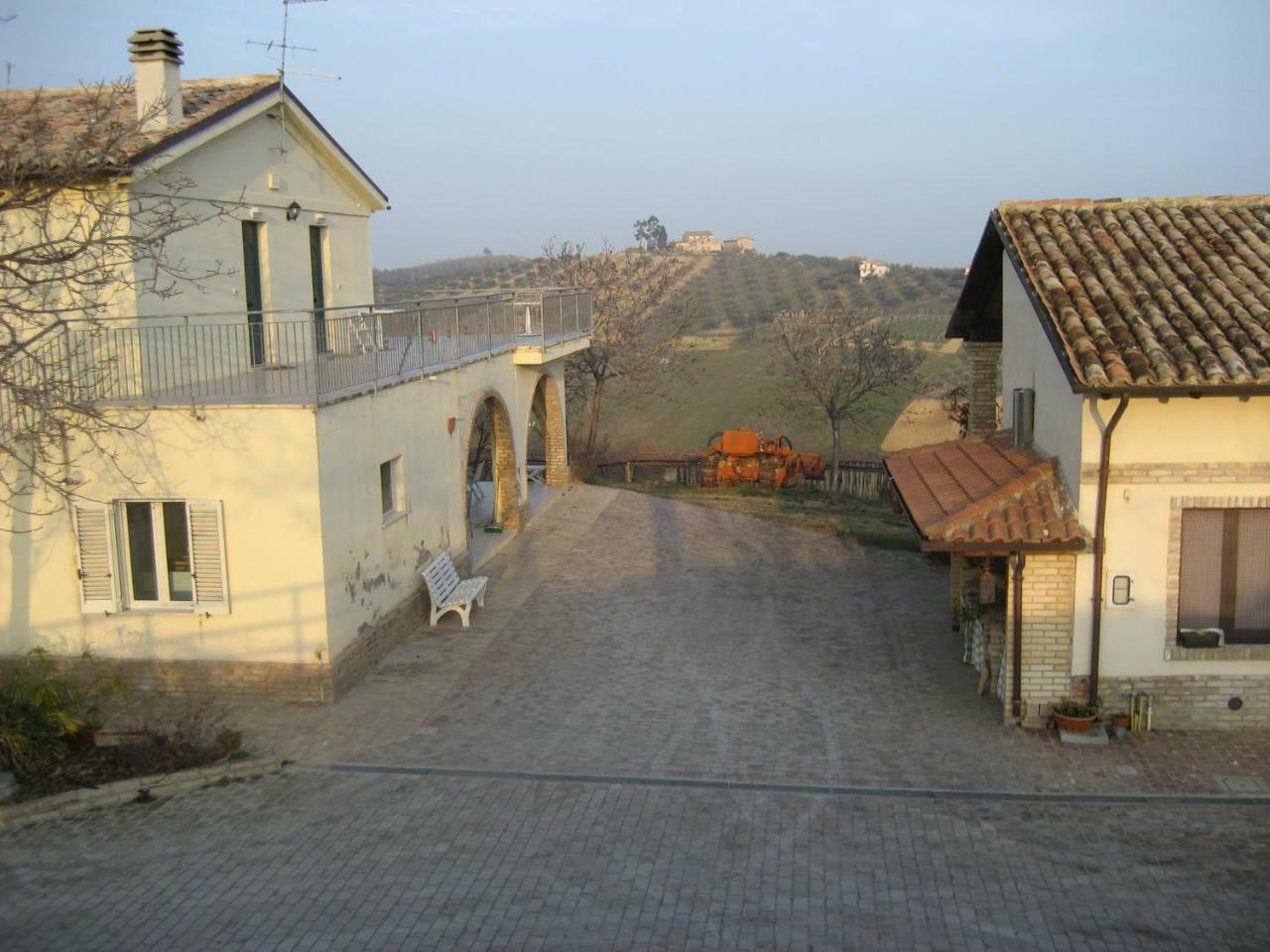 Agriturismo Torre Mannella - La Loggia Чита' Сант'Анджело Екстериор снимка